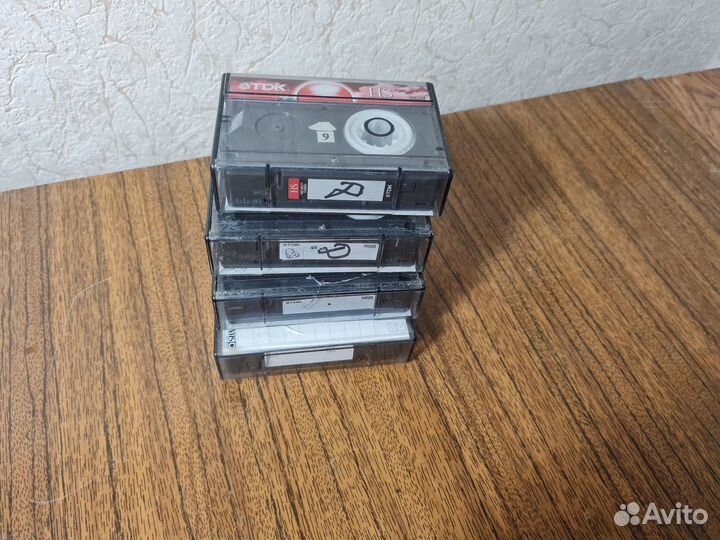 Видеокассеты VHS-C (4 штуки) за все