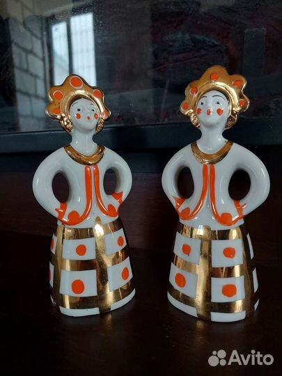 Фарфоровая статуэтка 