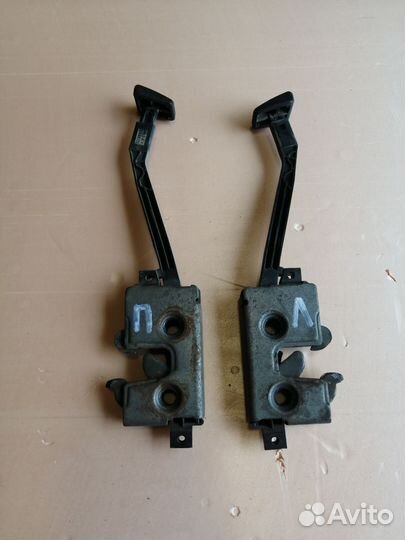 Замок заднего сиденья Митсубиси Каризма