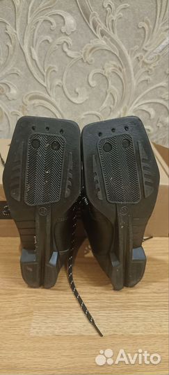 Лыжные ботинки в комплекте с лыжами