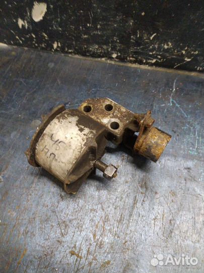 Подушка двигателя 