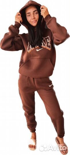 Женский спортивный костюм