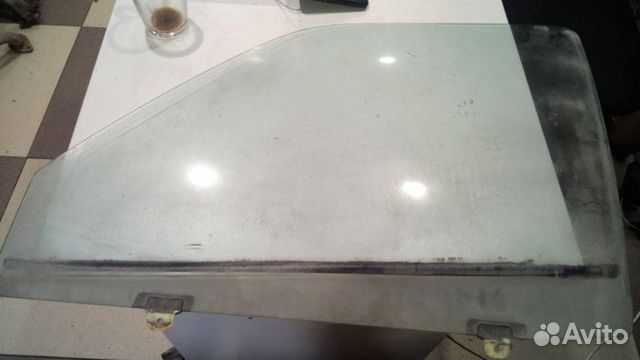 Стекло двери передней левой 1991-2003 Toyota 4 Run