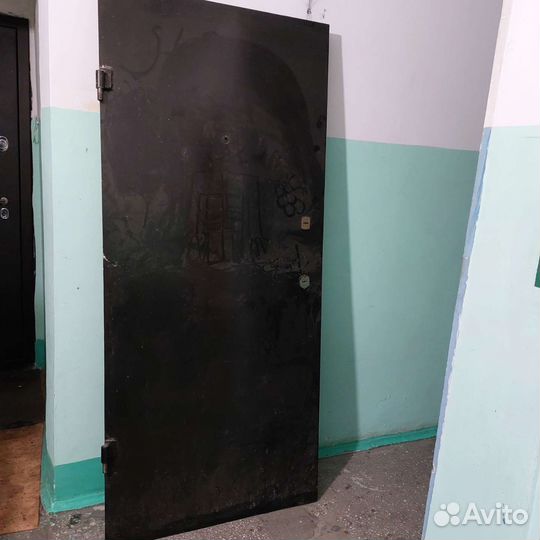 Дверь входная металлическая б у