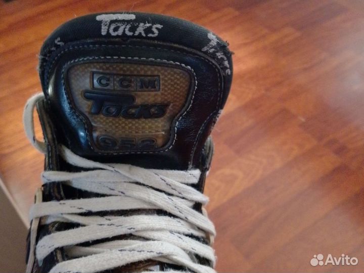 Коньки хоккейные