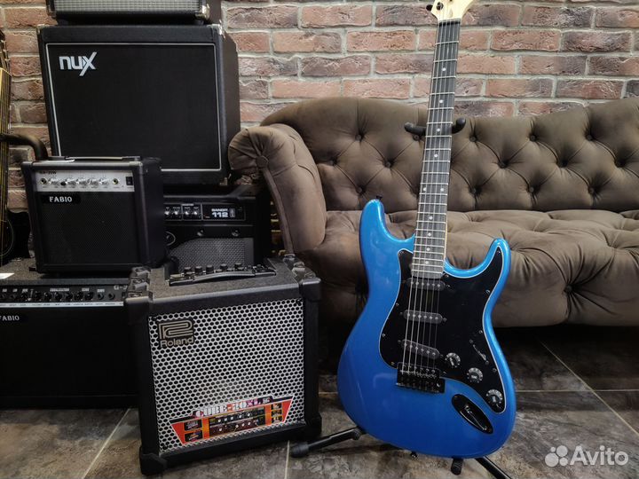 Электрогитара под Fender + Roland Cube + Аксессуар