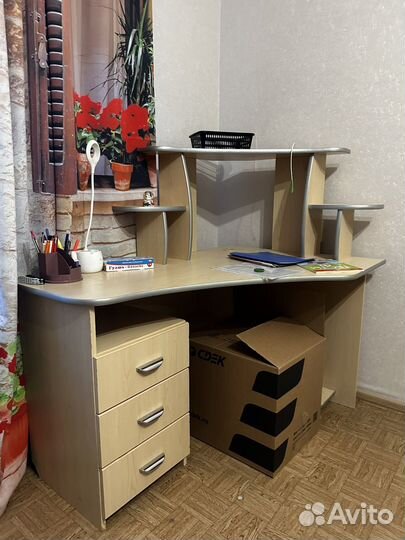 Компьютерный стол