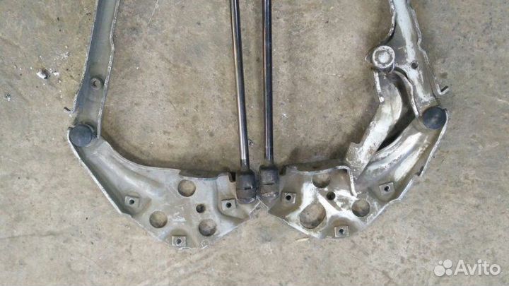 Петля капота Mercedes-Benz E-Class W210