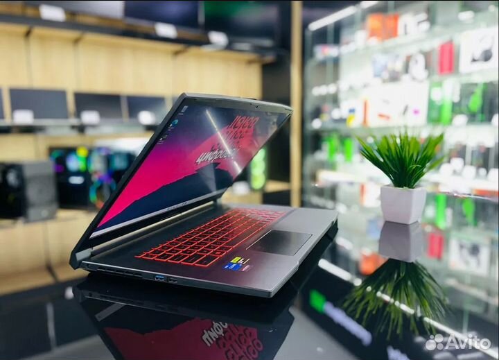 Игровой ноутбук MSI 17