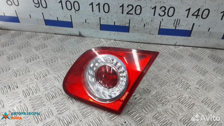 Фонарь крышки багажника правый Volkswagen Passat