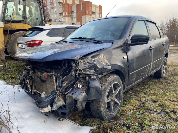 LADA Granta 1.6 МТ, 2013, битый, 110 000 км