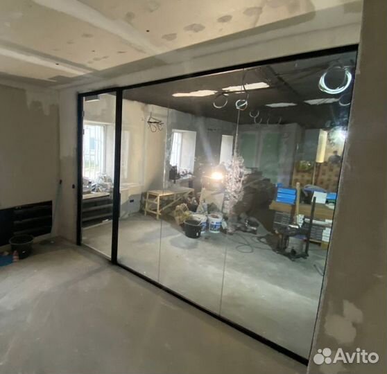 Стеклянная перегородка