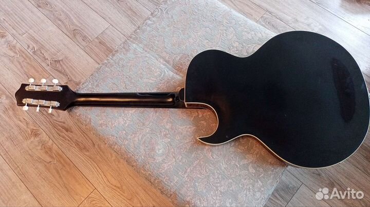 Полуакустическая гитара THE Loar LH-304T