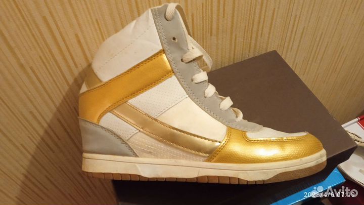 Кросовки женские