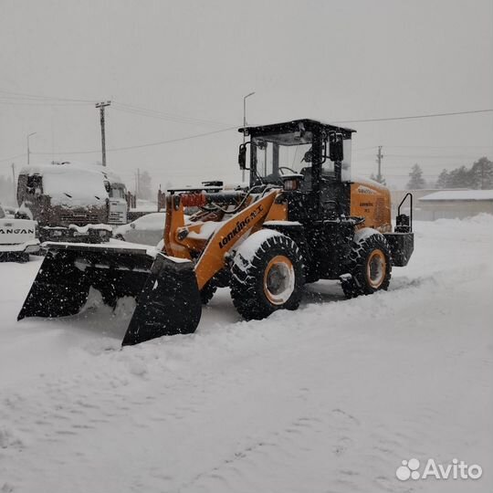 Уборка снега погрузчиком