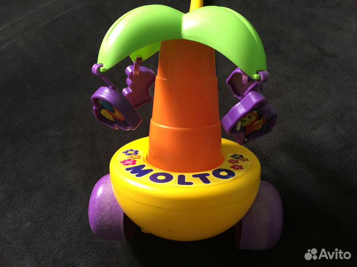 Каталка для малышей по типу мобиля с ручкой