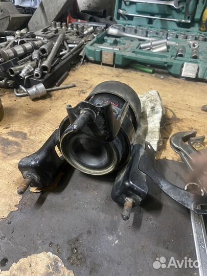 Подушка двигателя камри 40