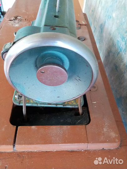 Швейная машинка со столом