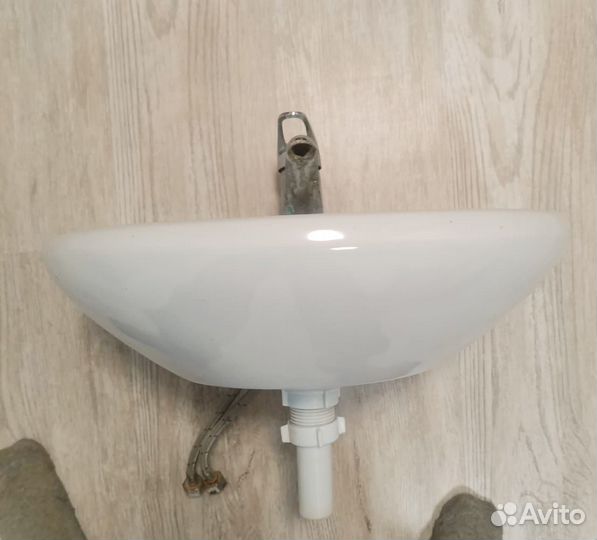 Раковина со смесителем и подводкой бу