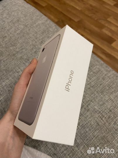 Телефон iPhone 7 коробка и чек