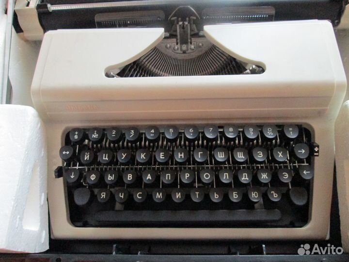 Машинка пишущая портативная механическая 