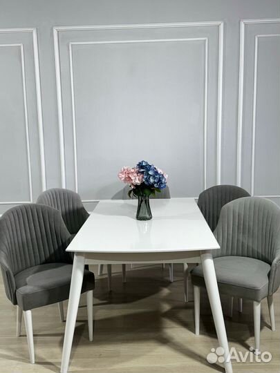 Столы и стулья