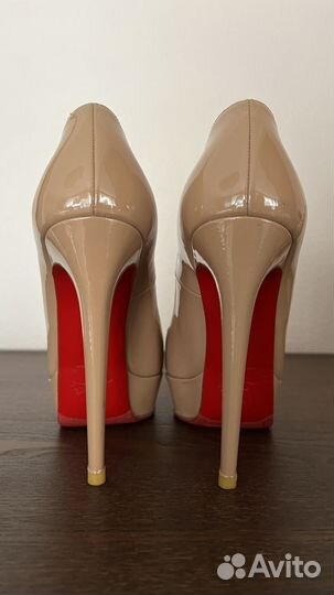 Christian louboutin туфли 38