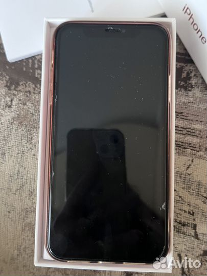 Телефон iPhone XR