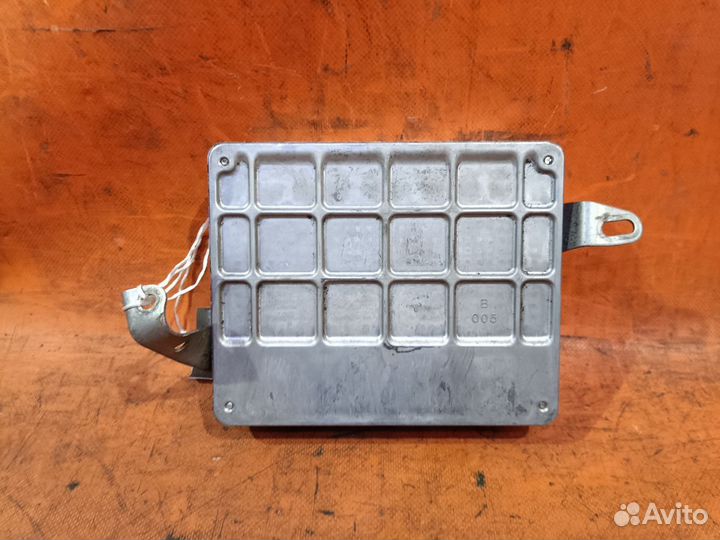 Блок электронный упр-я Lexus Ls600hl UVF46