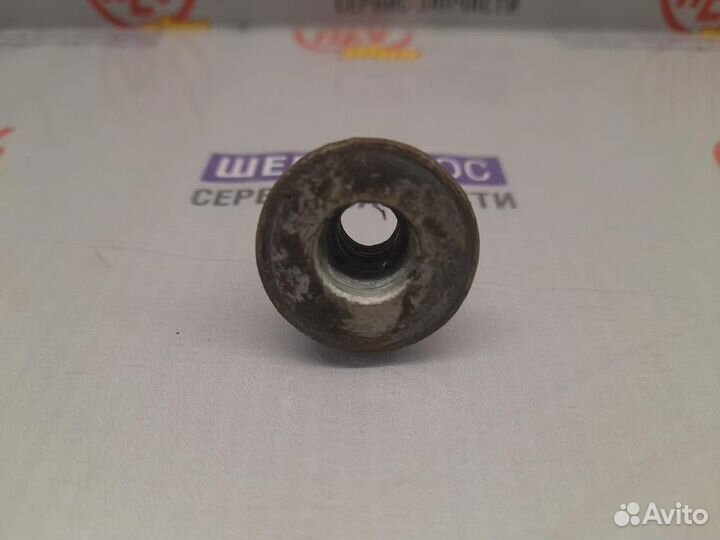 Гайка крепления амортизатора Cadillac Escalade