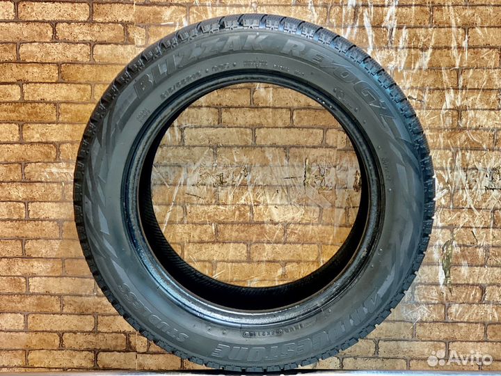 Bridgestone Blizzak Revo GZ 215/55 R16