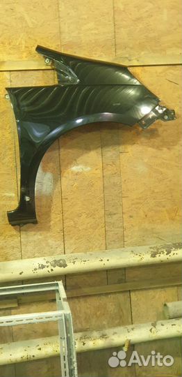 Крыло перед правое gp2 фит шатлл