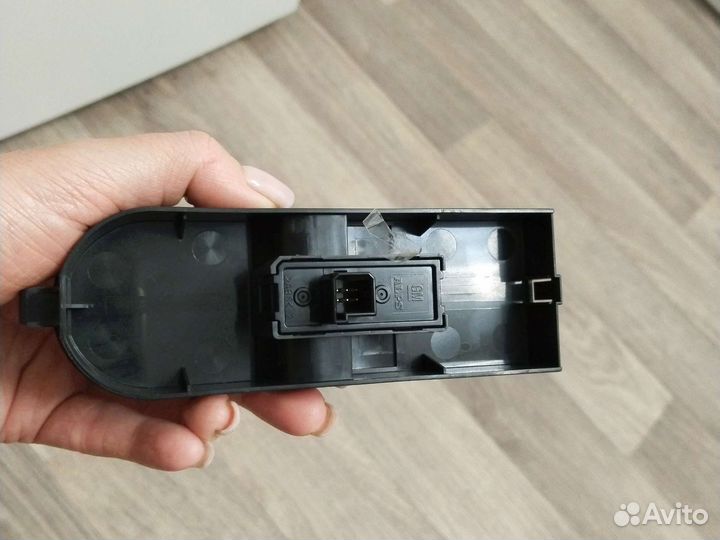 Кнопка стеклоподъемника Opel Astra H перед правая