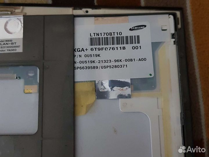 Экран вместе с рамкой с Alienware M17x