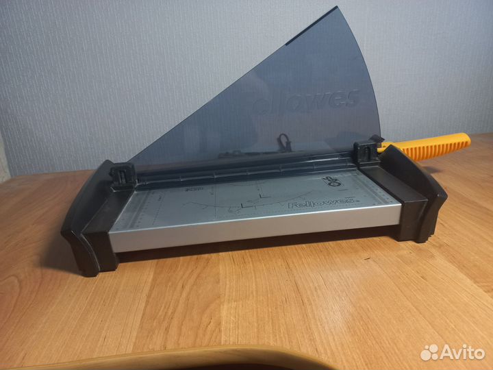 Резак для бумаги сабельный