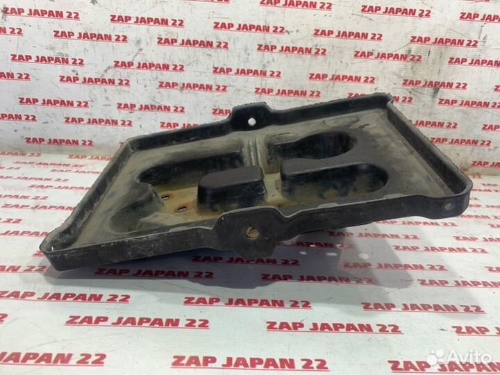 Подставка под аккумулятор Mitsubishi Delica PE8W