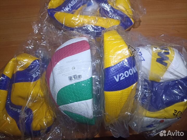 Волейбольный мяч mikasa v300w