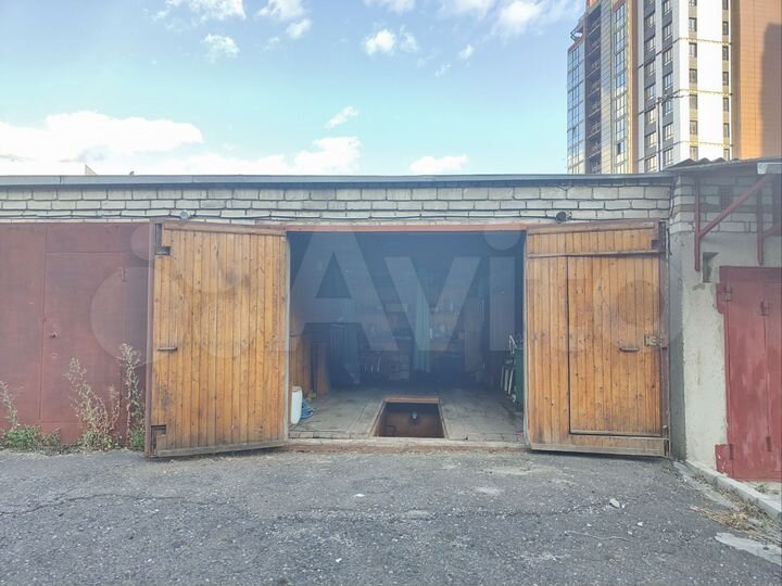 Гараж, > 30 м²