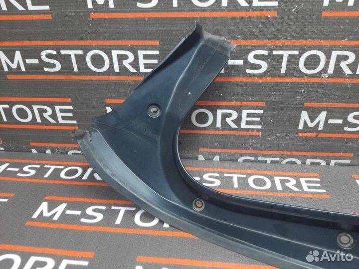 Водосток багажника задний левый Mercedes-Benz