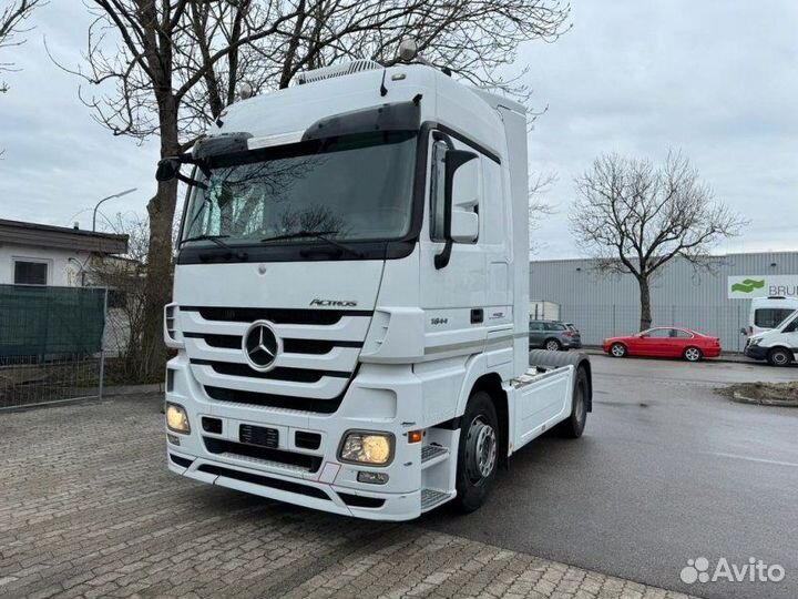 Стекло фары левое левое Mercedes Actros MP3 2024