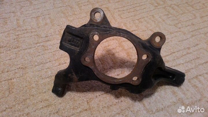 Поворотный кулак левый (цапфа) Teana J31 / Теана