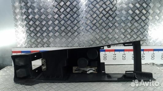 Подлокотник центральный dodge nitro (UBR07IX01)