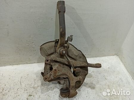 Кулак передний правый