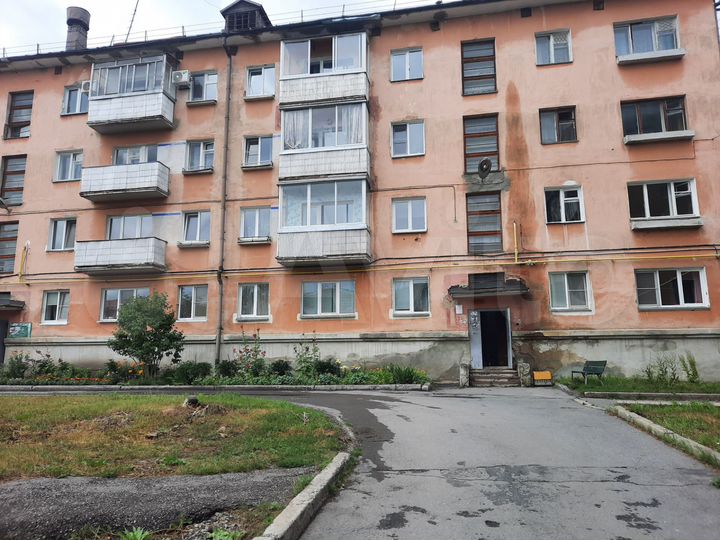 2-к. квартира, 43 м², 1/4 эт.