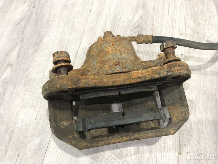 Суппорт тормозной передний правый Kia Rio G4EE