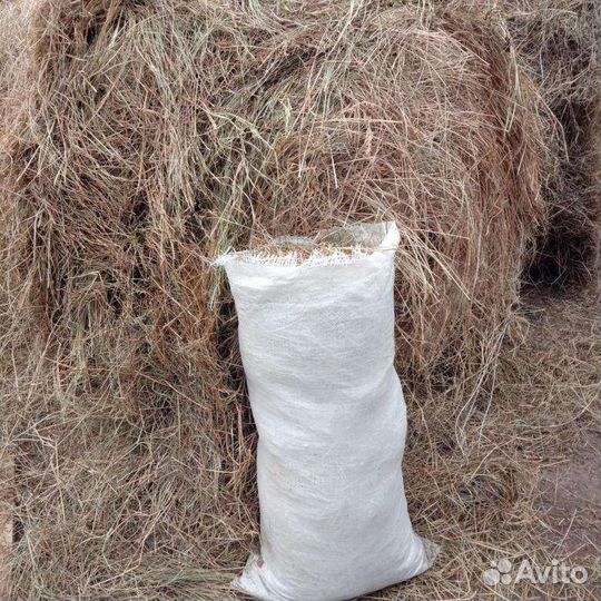 Сено и солома в мешках