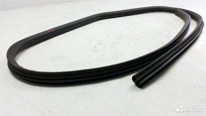 Уплотнение дверное заднее левое Mitsubishi Colt