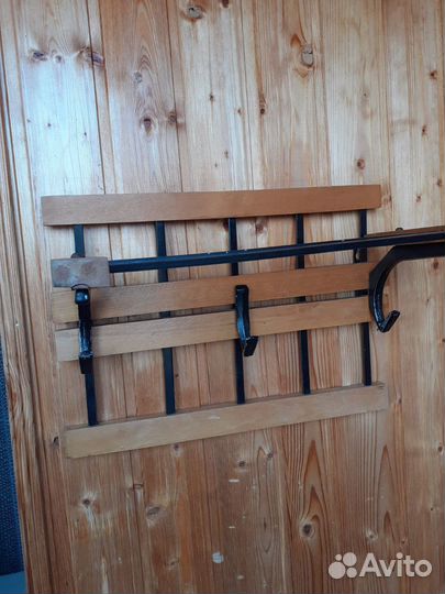 Вешалка с полкой для головных уборов