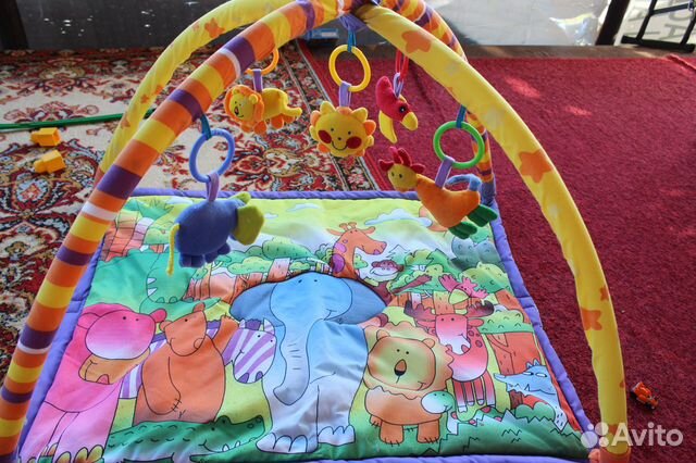 Развивающий коврик в хорошем состоянии
