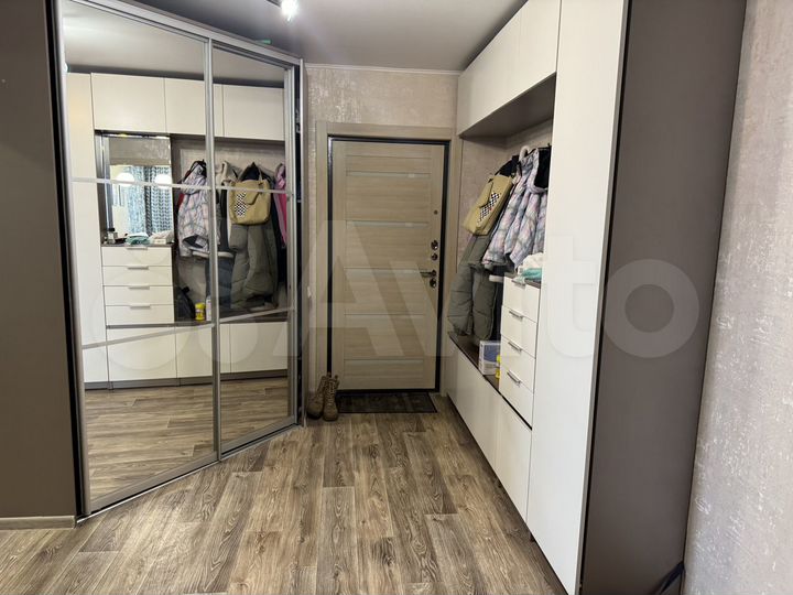 2-к. квартира, 67 м², 1/10 эт.